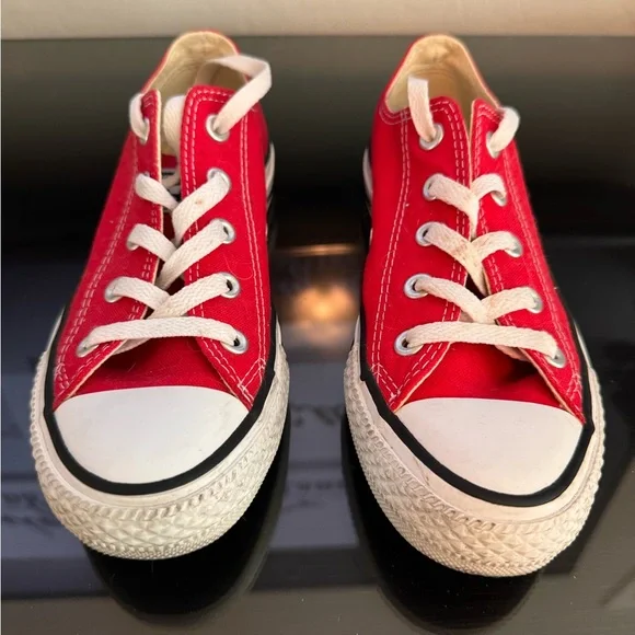 Red Converse Women’s sz 6 - Picture 2 of 5